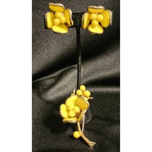 VTG Yellow Floral Enamel Brooch and Clip On Earrings Set Spring Summer Easter